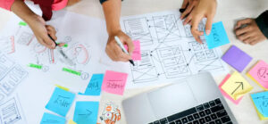 Sticky note on table, making planning